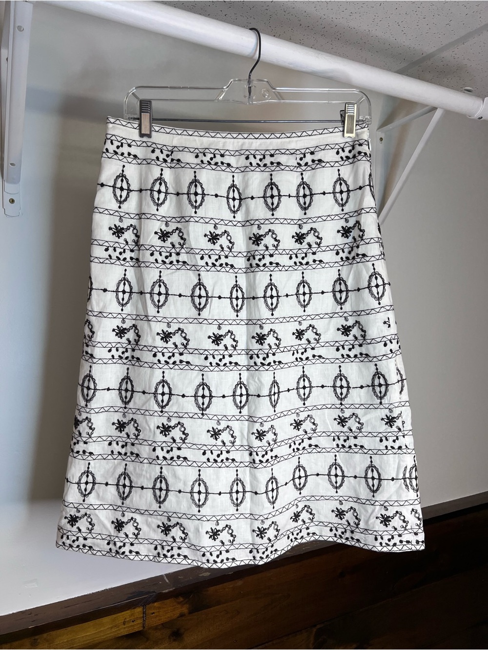 NWT Ann Taylor LOFT White Embroidered A-Line Skirt- 6